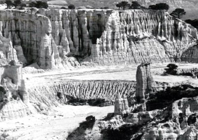 terrasses du site des orgues dans les années 60 à ille sur tet en roussillon conflent