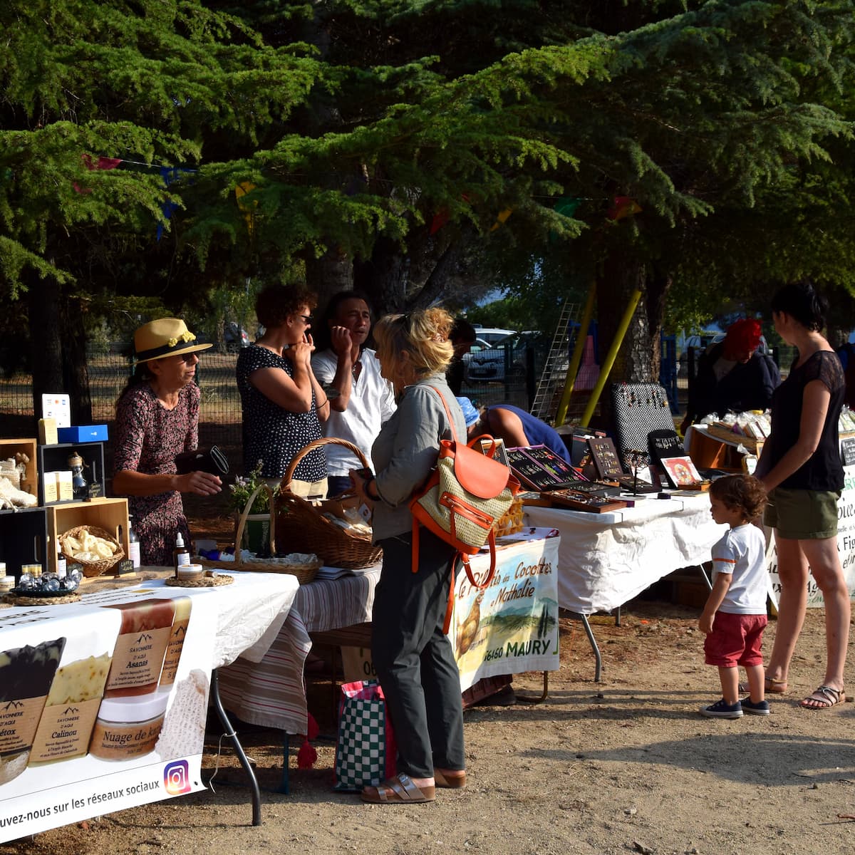 stand et producteurs à la passejada de Montalba le chateau en roussillon conflent dans les pyrénées orientales