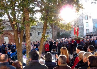 chorale des régina dans le jardin de la rodona à ille sur tet en roussillon conflent à Paques